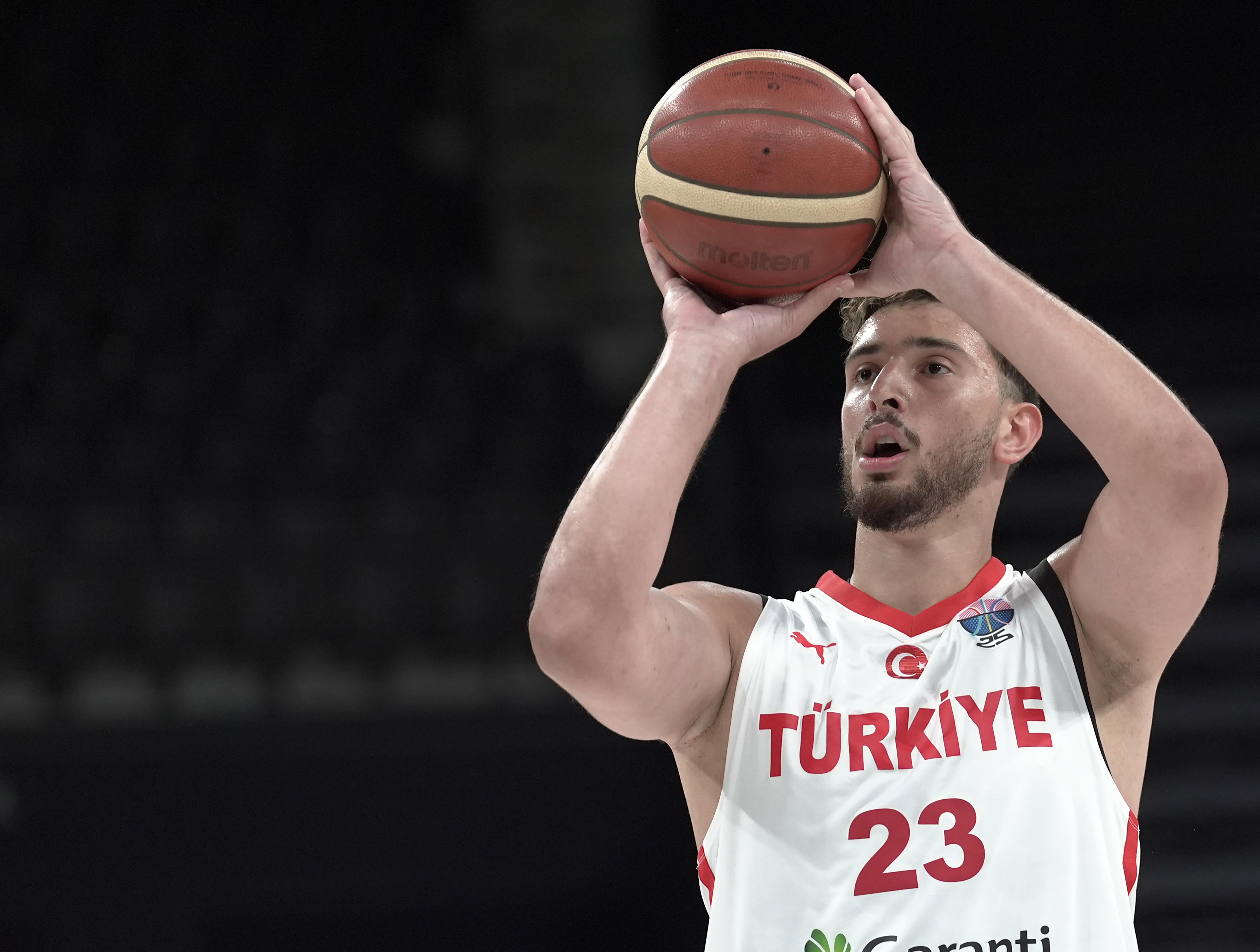 欧锦赛罚球命中率78.6%!火箭自媒体称赞申京罚球:进步值得表扬